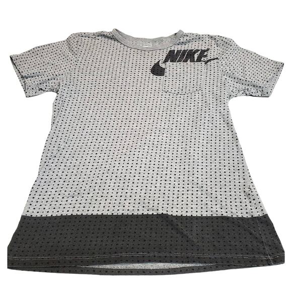 The Nike Tee Shirt Women Small Athletic Cut Gray Polka Dot Top Pocket Athleisure - Picture 1 of 4